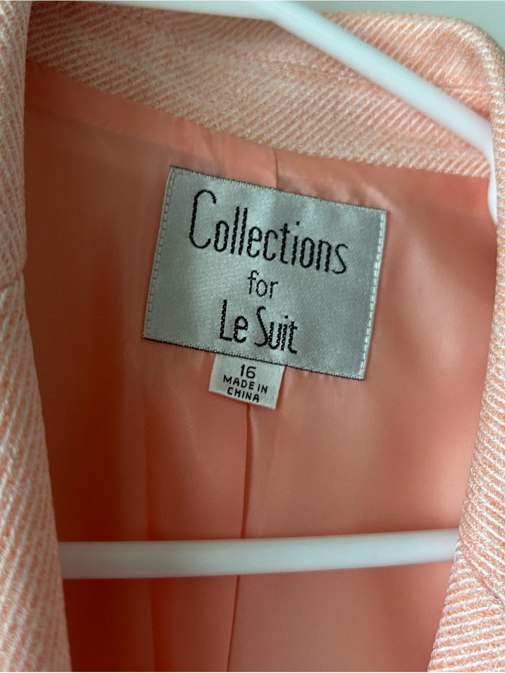 NWT - Le Suit - Light Peach Skirt with Structured Blazer - Picture 4 of 11
